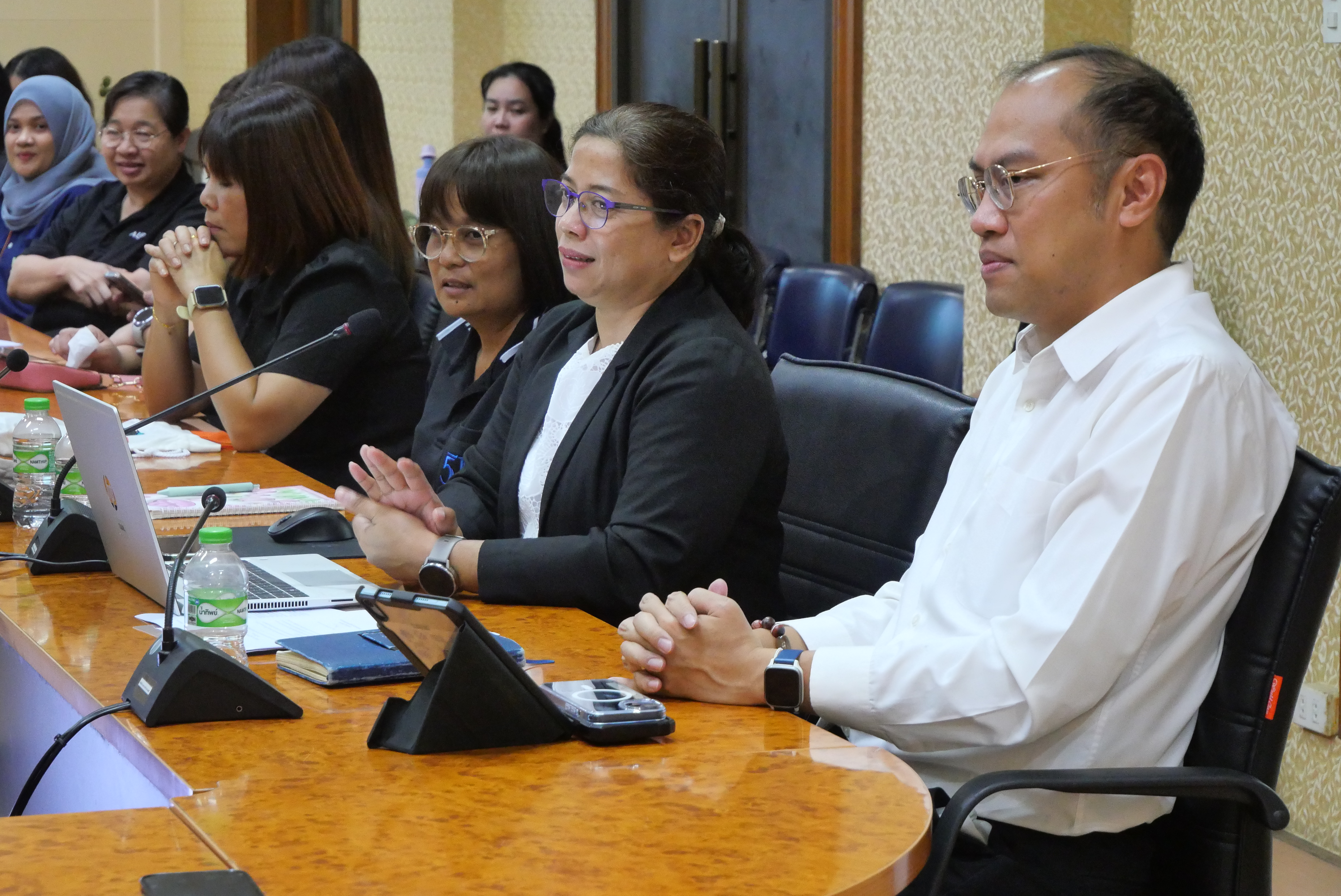 title - รองเลขาธิการ ส.ป.ก. ประชุมติดตามความก้าวหน้าการส่งเอกสารเบิกจ่ายผ่านระบบสารบรรณอิเล็กทรอนิกส์ (e-Office) ของสำนักบริหารกลาง 